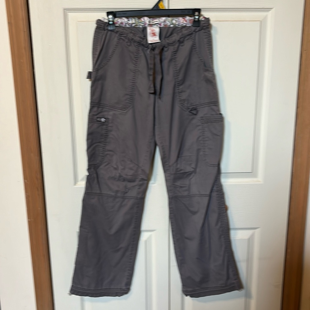 Koi scrub pant in small